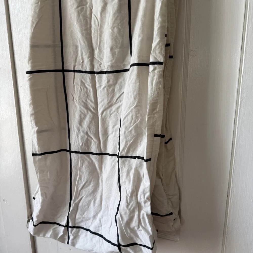 Home Collections White with Black Windowpane Grid 2 king size pillow cases